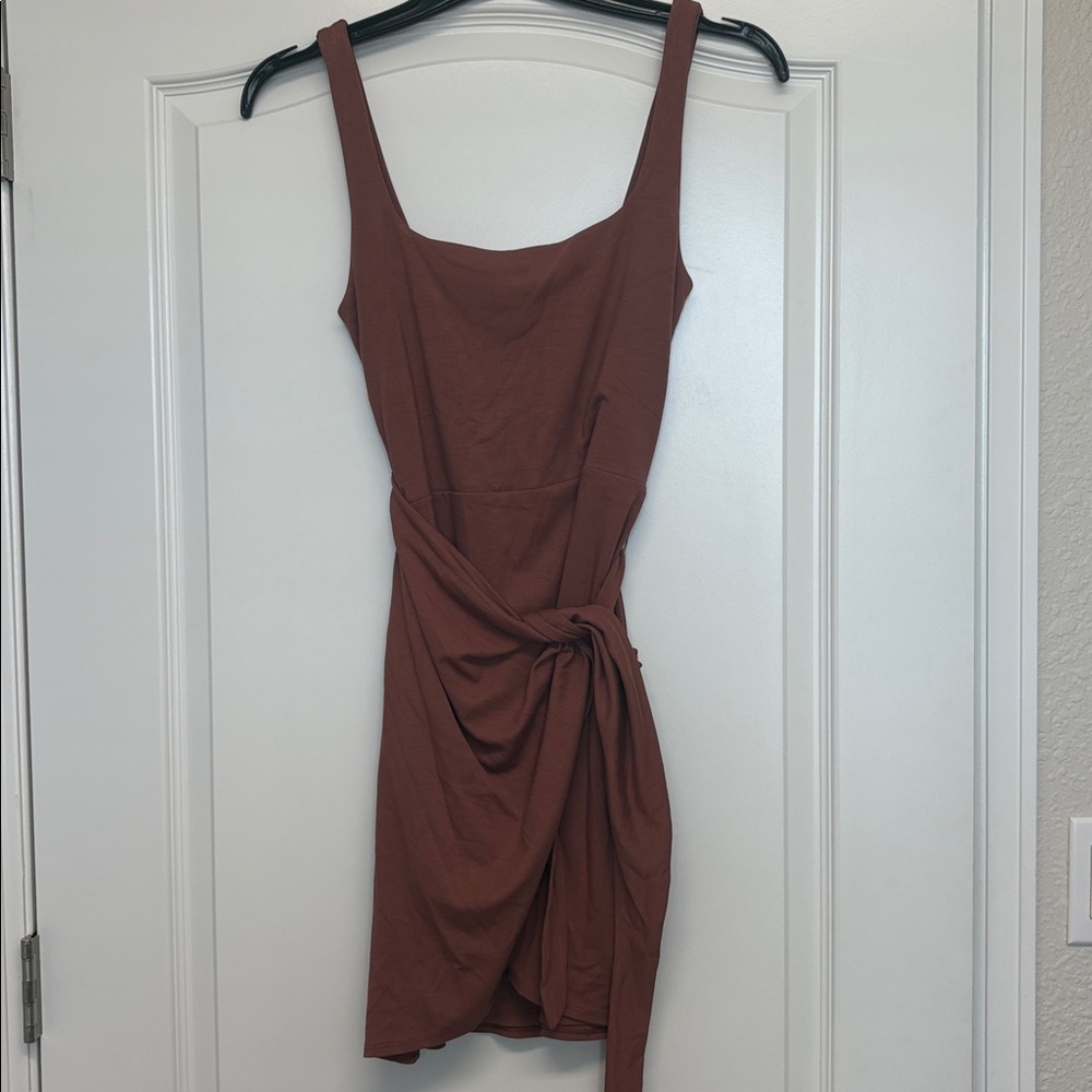 Aritzia Wilfred Mini Wrap Dress Jersey‎ Saturn Rust Size M